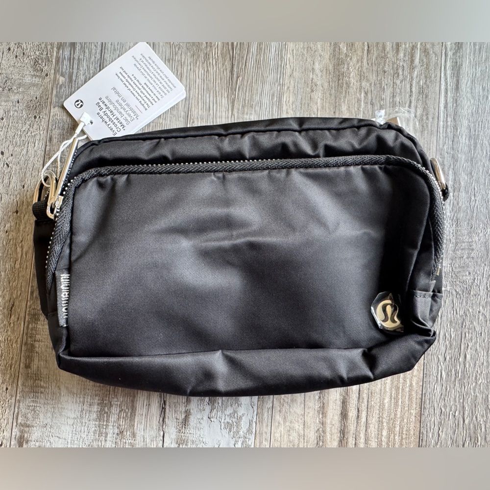 Lululemon Everywhere Crossbody Bag 2L Metal Hardware